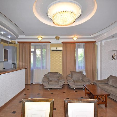 Armenak Apartment 5-Комнатная Jerevan Buitenkant foto