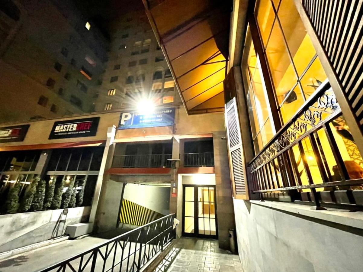 Armenak Apartment 5-Комнатная Jerevan Buitenkant foto
