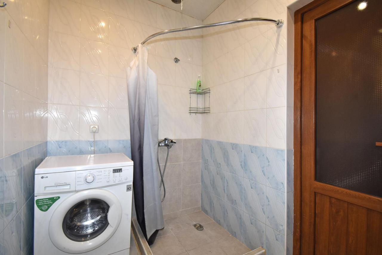 Armenak Apartment 5-Комнатная Jerevan Buitenkant foto