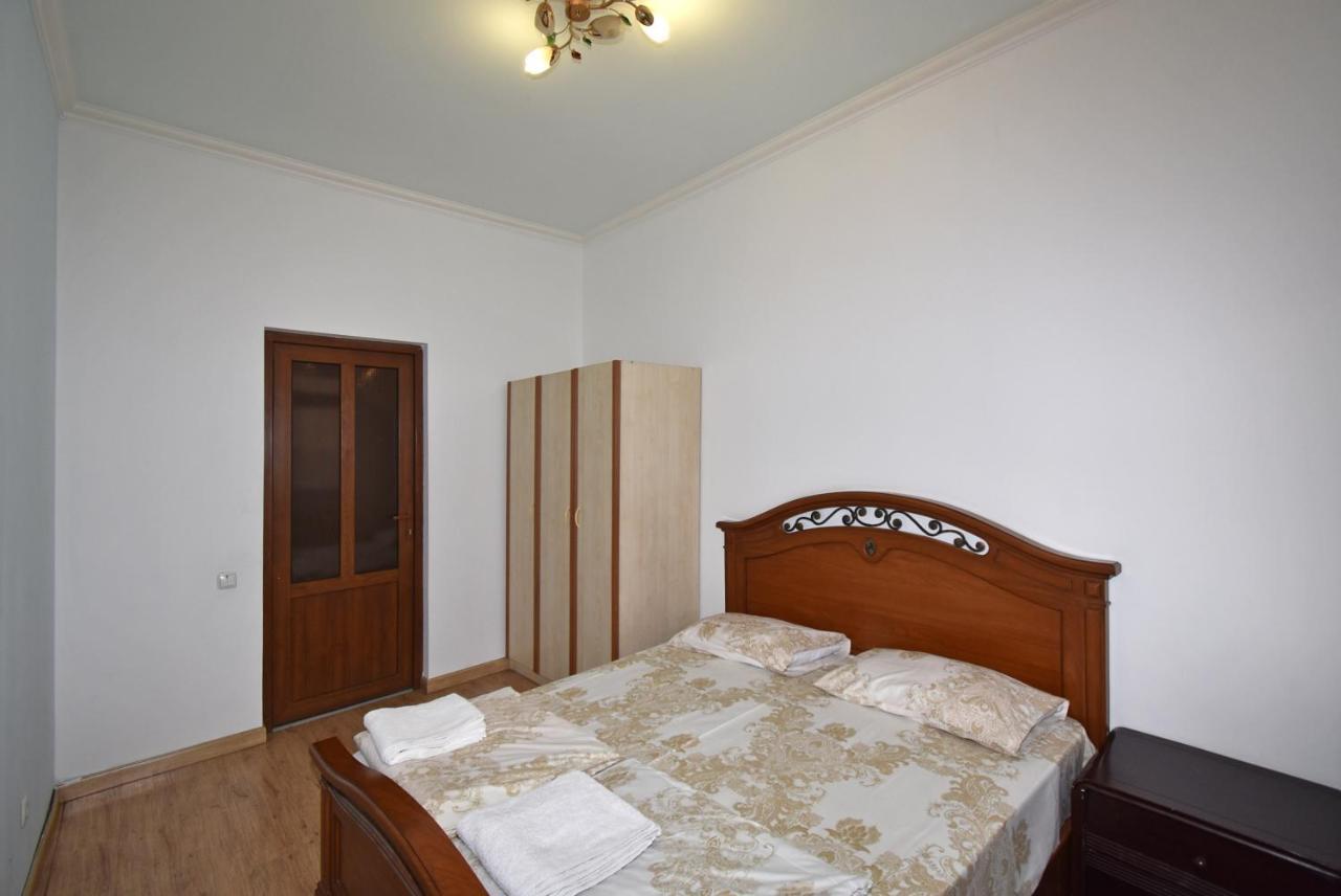 Armenak Apartment 5-Комнатная Jerevan Buitenkant foto