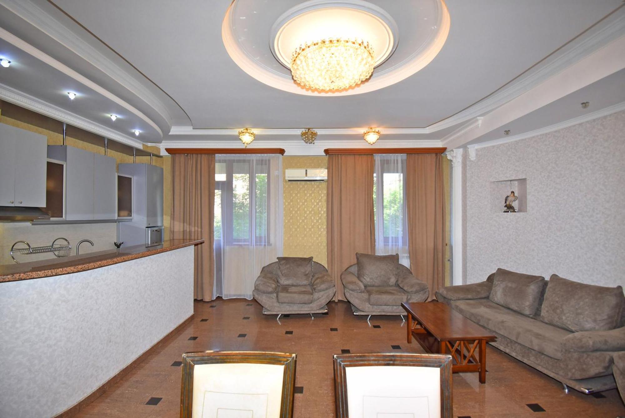 Armenak Apartment 5-Комнатная Jerevan Buitenkant foto