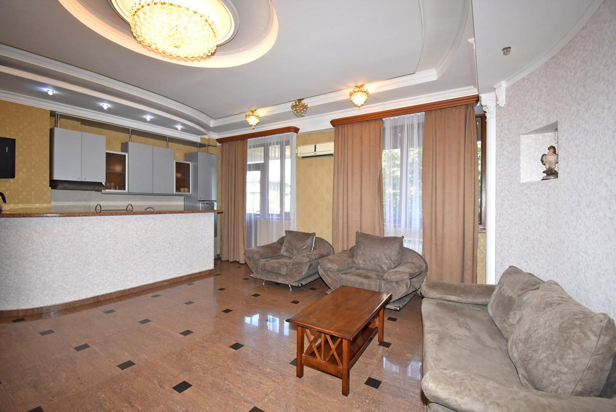 Armenak Apartment 5-Комнатная Jerevan Buitenkant foto